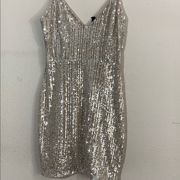 Windsor Dresses & Skirts - Nude dress with silver sequins